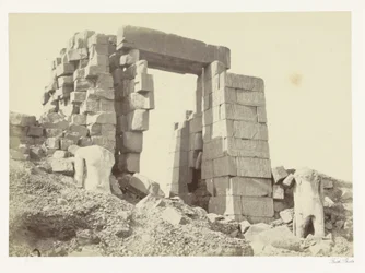Granieten pyloon van de tempel van Karnak