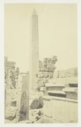 Obelisk en granieten lotuskolom, Karnak, 1857