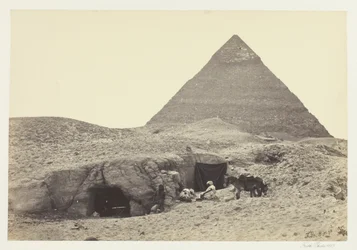 Rotstombes en piramide van Belzoni, Gizeh