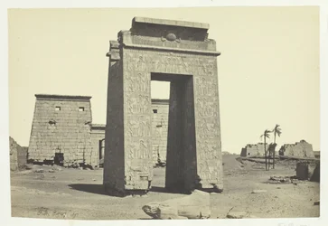 Beeldhouwwerk Poort, Karnak, 1857.
