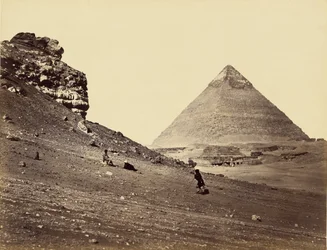De tweede piramide vanuit het zuidoosten