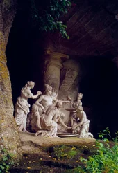 Grot van Thetis; Apollo bediend door nimfen. Sculptuur van François Girardon (1628-1715)