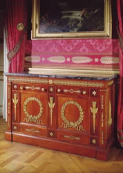 Eerste Empire Stijl commode, 1804-15 (acacia, marmer en verguld brons)