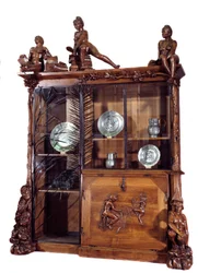 Meubilair: boekenkast van walnoot en smeedijzer gemaakt door Francois Hubert Carabin 1890. Parijs, Orsay Museum