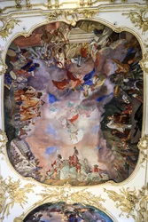 Plafondschildering in de grote galerij van het paleis Schönbrunn, Martiale Allegorie, Wenen, Oostenrijk
, 2024 (foto)