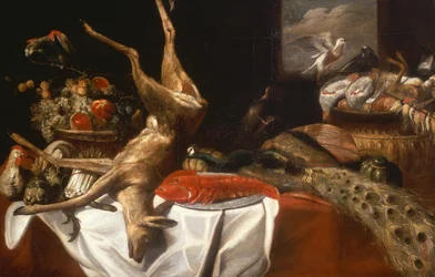 Een dood hert en vogels, een kreeft op een schaal, een mand met fruit en groenten