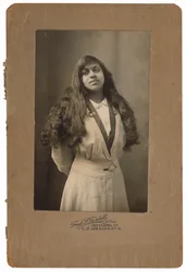 Portret van een vrouw,c. 1910 (foto)