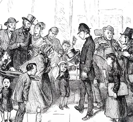 Een politieagent en voorbijgangers proberen een verdwaald kind te helpen