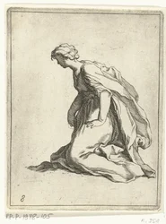 Knielende jonge vrouw
