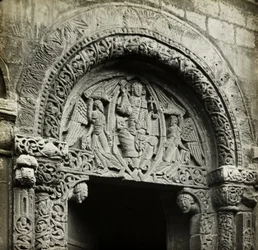 Kathedraal van Ely: Gravure boven de deur van de prior