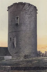 Alluyes, Donjon van het oude kasteel, westzijde