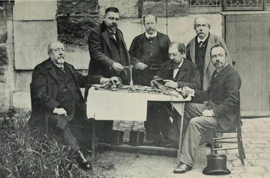 Beenderen van een jonge man, opgegraven in 1846, ten onrechte toegeschreven aan Lodewijk XVII, van links naar rechts, Magitot, de Backer, Quétin, Bilhaut, Talrich, Manouvrier