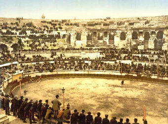 Binnen in het Amfitheater in Nîmes, 1890-1900