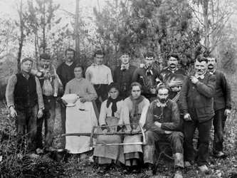 Houthakkerskamp met hun familie, regio Chaumont, circa 1880