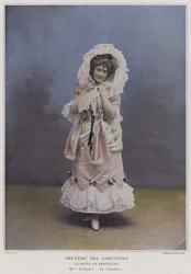 Mademoiselle Filliaux als La Commere in La Revue des Dentelles