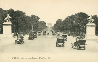 Parijs, Avenue des Champs Elysees (zwart-wit foto)