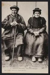 Ansichtkaart met bergbewoners in Saugues, Haute-Loire, ca.1900
