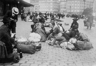 Oorlogsvluchtelingen, Gare de Lyon, Parijs, 1914