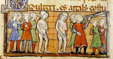 Overspel en zijn straf: betrapt op heterdaad, de overspelige man en vrouw lopen naakt en vastgebonden door de straten van de stad, voorafgegaan door twee trompetspelers en gevolgd door een groep met knuppels. Miniatuur uit het manuscript Boek van Statu