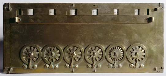 Rekenmachine uitgevonden door Blaise Pascal (1623-63) in 1642