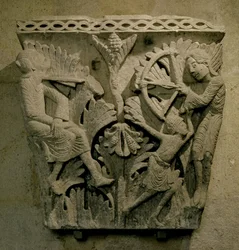 Kapiteel met een man die een pijl in de nek van een ander schiet, c.1125-30 (kalksteen)