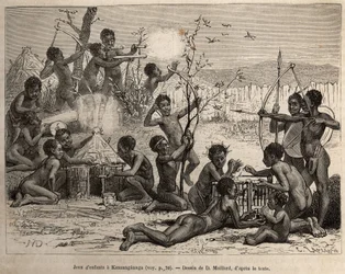 Kinderspelen in Kasanngannga, speelse imitatie van volwassen activiteiten, jongens schieten sprinkhanen met kleine pijlen, bouwen huizen, vangen linottes die ze in een kooi houden om ze te leren zingen en maken bogen, pijlen, speren en blazen as door rietj