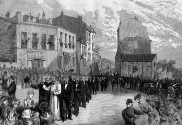 Uitdrijving van de Kapucijnen uit Marseille na de decreten van maart 1880 uitgevaardigd door Jules Ferry, die het recht om les te geven aan leden van niet-erkende religieuze congregaties introkken: ovatie van de menigte aan de Kapucijnen die uit hun gemeen