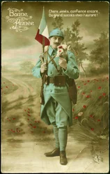 Wenskaart voor het jaar 1916. Een soldaat die de Franse vlag draagt met een geweer en de geur van een boeket bloemen opsnuift in een landschap op het platteland. Kleuren ansichtkaart voor de wensen van het jaar 1916.