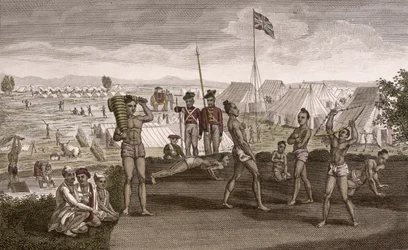 Indiase krijgers oefenen met uitzicht op het kamp van de Engelse resident, c.1810