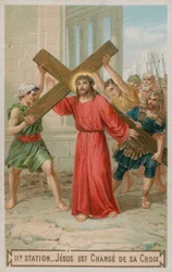 Jezus draagt zijn kruis. De tweede statie van de kruisweg
