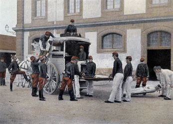 Het laden van gewonden in een ambulance - in 