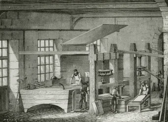 Papier maken met de hand door pulp te zeven in vormen. Gravure c1870.