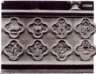 Vierpassen met de Tekens van de Dierenriem, Arbeid van het Jaar, en profeten Sophonie en Ezechiël, van de Kathedraal van Notre-Dame in Amiens (gipsafgietsel van steen)