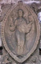Reliëf met Christus in een mandorla, van de noorddeur