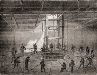 Matrozen en arbeiders die de trans-Atlantische telegraafkabel oprollen in de bilgetanks van de S.S. Great Eastern