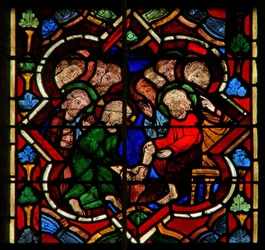 Scène in het oostelijke raam met Christus wast de voeten van zijn discipelen
