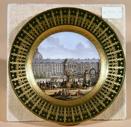 Sevres bord dat de aankomst van het zwaard van Frederik II de Grote uitbeeldt, in het Hotel des Invalides