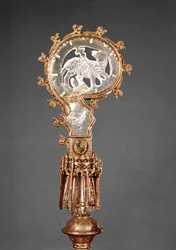De staf van de abdis van het Cisterciënzerklooster Abbaye du Lys (verguld zilver & bergkristal)