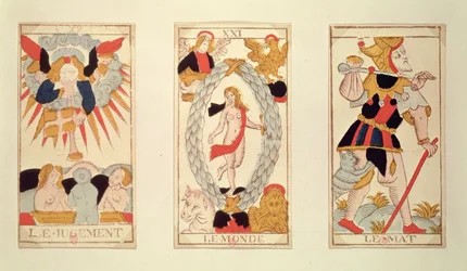 Drie tarotkaarten met afbeelding van Het Oordeel, De Wereld en De Dwaas (gekleurde houtsnede)