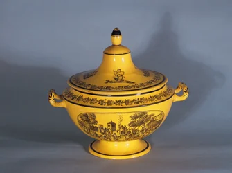 Terrine met zwart printontwerp, c.1820