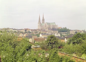 Uitzicht op de kathedraal van Chartres, vanuit het zuidoosten, begonnen in 1194