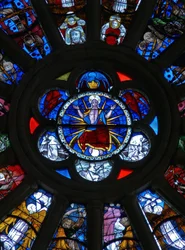 Raam met Christus met drie engelen en drie zielen