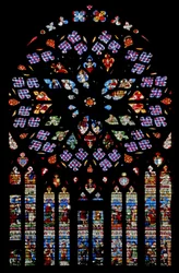 Venster met het Laatste Oordeel en het leven van St. Stefanus eronder