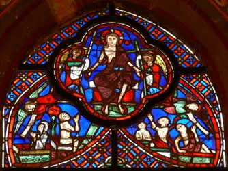 Ruit w0 met het Laatste Oordeel: Christus en engelen dragen de instrumenten van de kruisiging: lans en kruis
