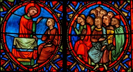 Raam w10 met St. Stefanus die predikt en bekeert (modern)