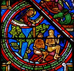 Raam w15 met het Barmhartige Samaritaan raam: Adam en Eva bedekken hun naaktheid