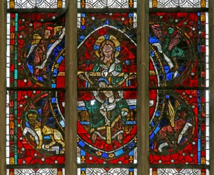 Raam w200 met de Drie-eenheid omringd door de symbolen van de evangelisten