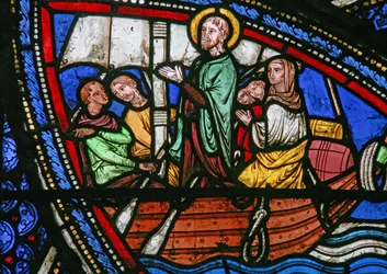 Raam w21 met een scène uit het leven van St. Eustache: hij vertrekt met zijn familie naar Egypte