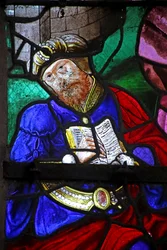 Raam w2 met St. Petrus met Simon Magus die zijn boeken verscheurt