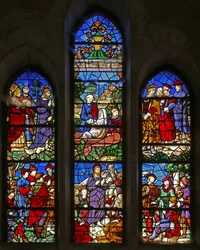 Raam w38 met Christus die predikt en de opwekking van Lazarus